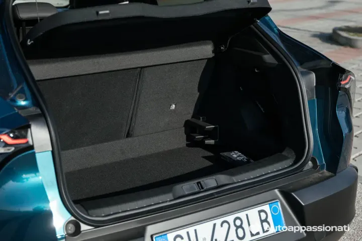 Alfa Romeo Junior Hybrid bagagliaio