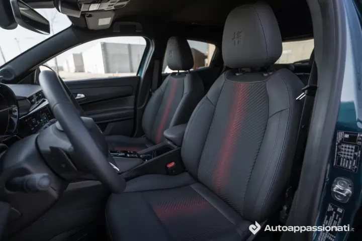 Alfa Romeo Junior Hybrid sedili