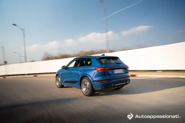 dinamica posteriore audi sq6 e-tron