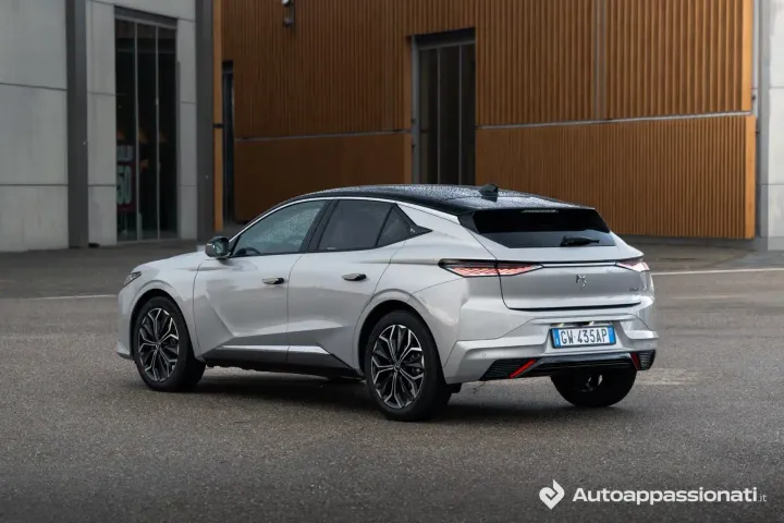 ds 4 hybrid posteriore