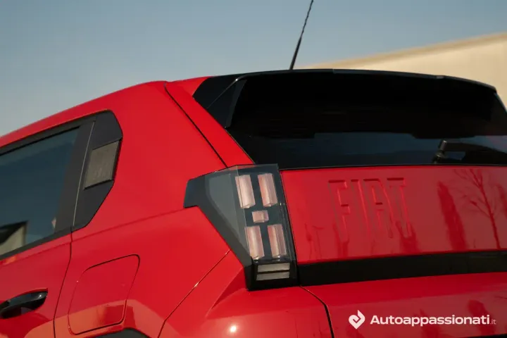 fiat grande panda elettrica 11