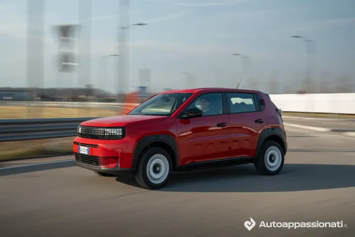 fiat grande panda elettrica 29