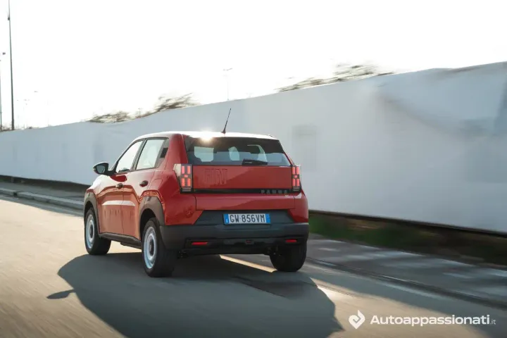 fiat grande panda elettrica 31