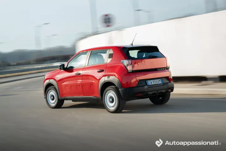 fiat grande panda elettrica 32