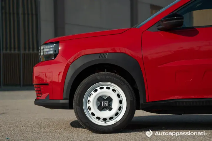 fiat grande panda elettrica 8