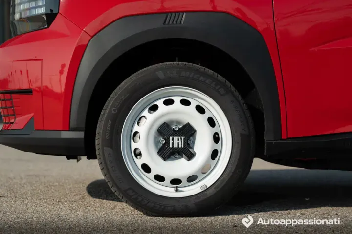 fiat grande panda elettrica 9