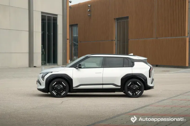 Kia EV3 side lato 