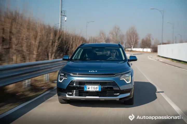 kia niro 2025 dinamica frontale pieno