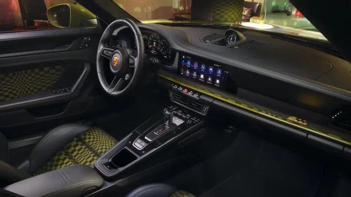 Porsche 911 70 interni