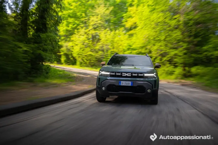 dinamica anteriore dacia duster 2025