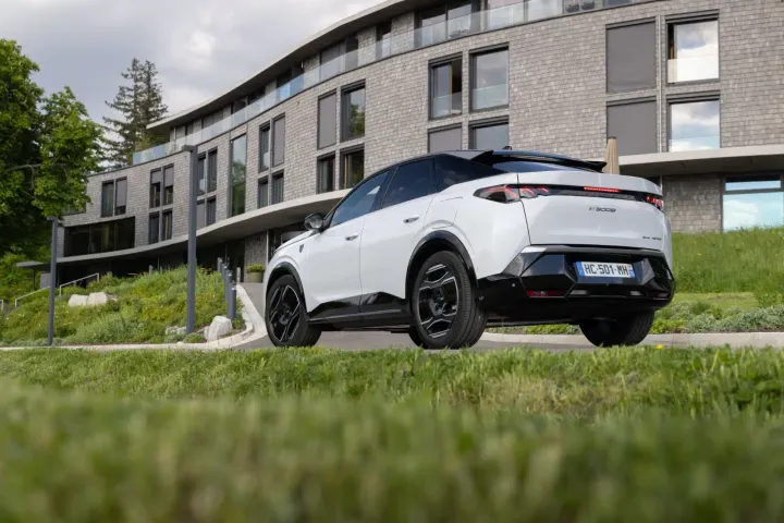 peugeot e-3008 dual motor