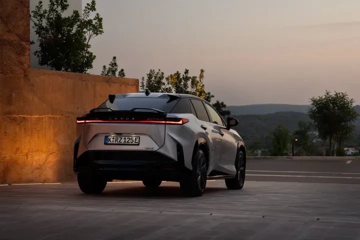 lexus rz