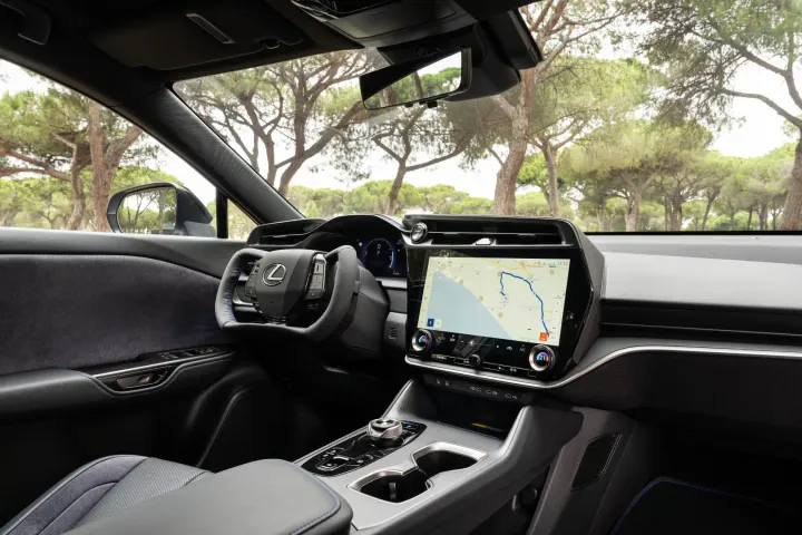lexus rz interni