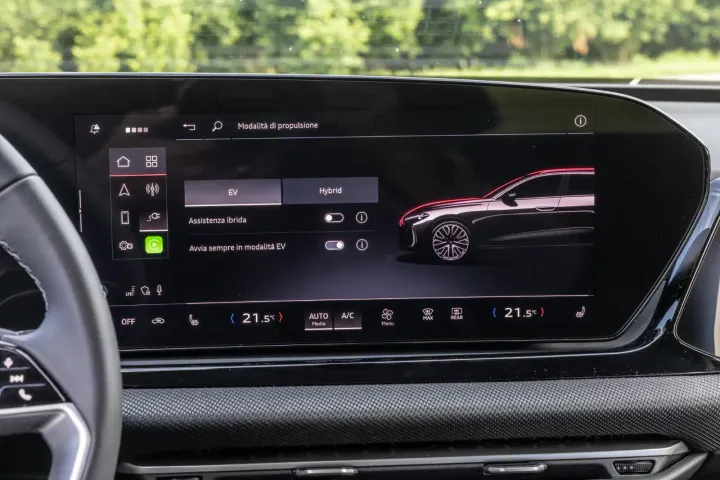 schermo audi a5 e-hybrid
