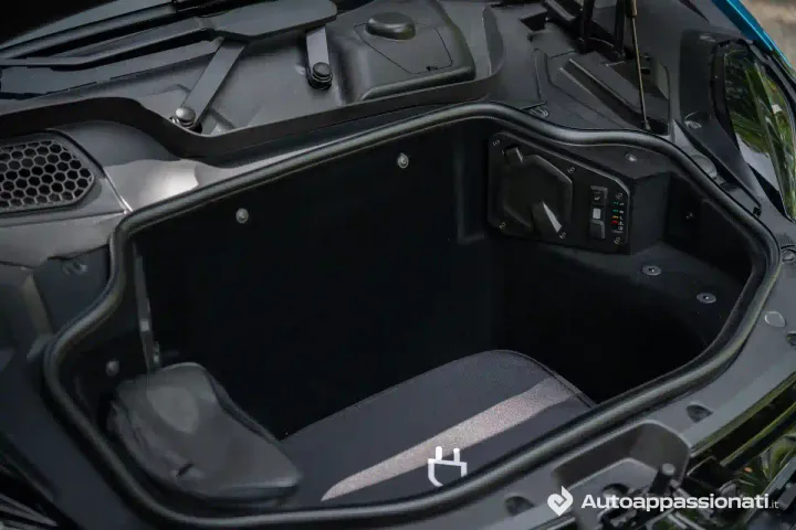 lamborghini revuelto bagagliaio