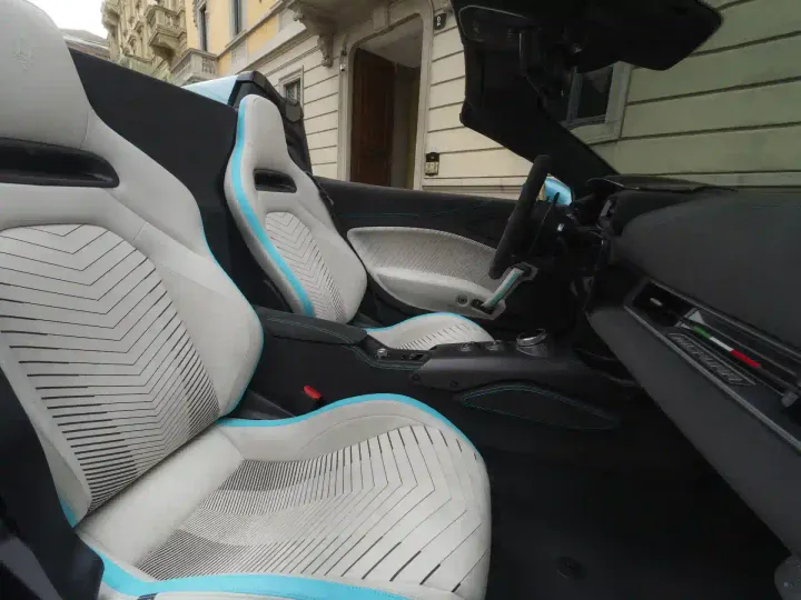 maserati mcpura 2025 cielo interni