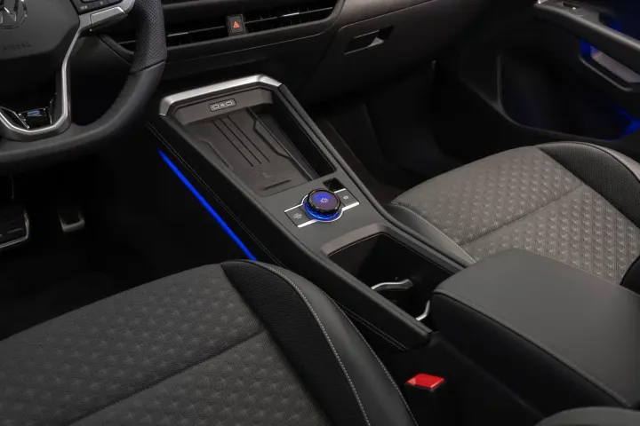 db2025au00930