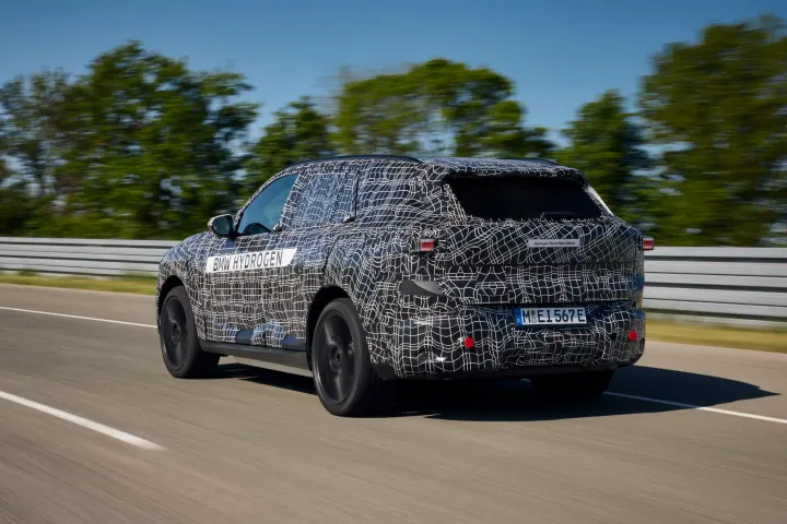 BMW iX5 idrogeno