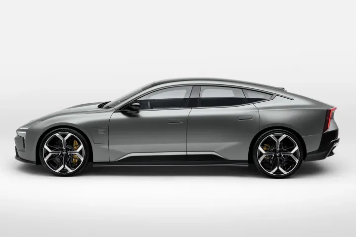Polestar 5_Vista frontale