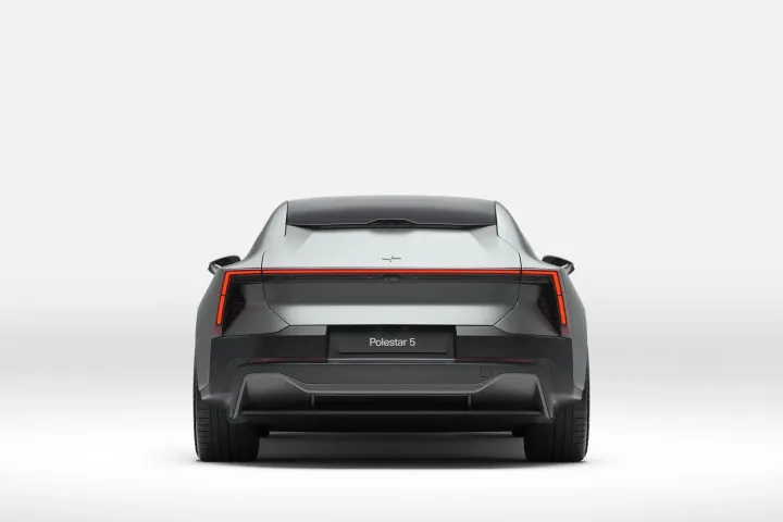 Polestar 5_Vista posteriore frontale