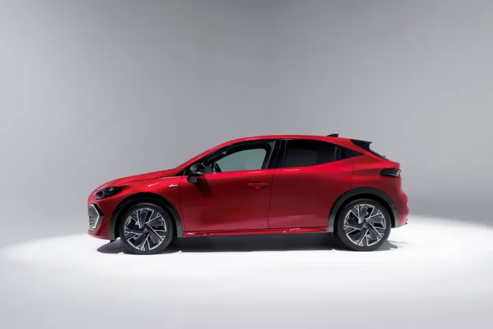 Nuova Renault Clio full hybrid E-Tech 