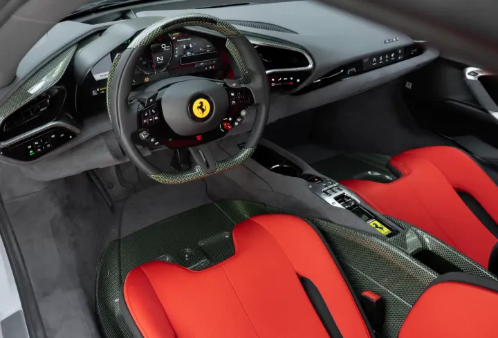 Ferrari_SC40 interni