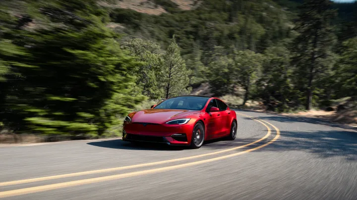 tesla model s plaid 2026 dinaimca