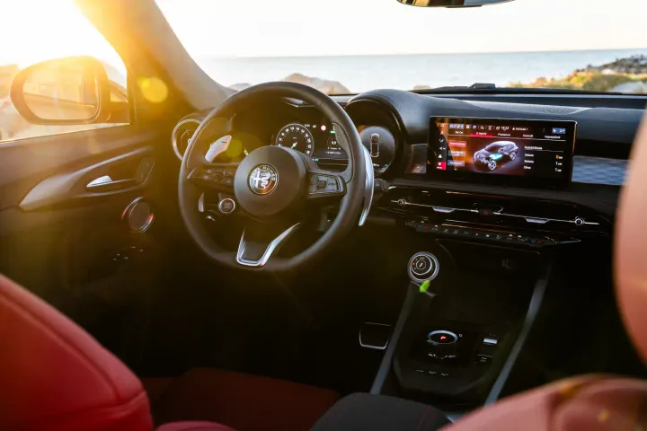 Alfa Romeo Tonale interni