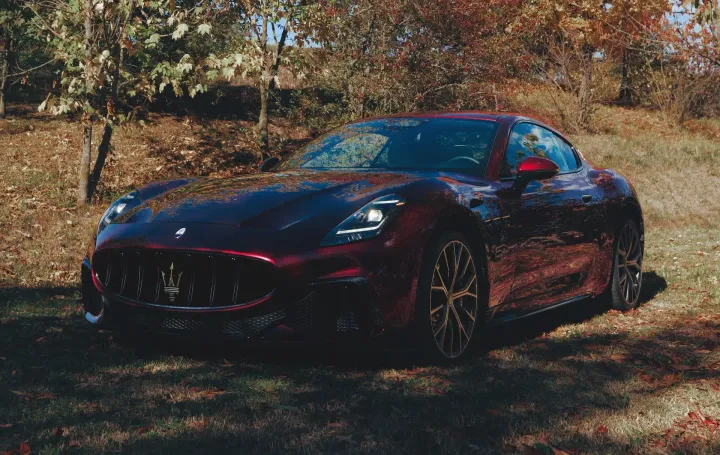 01 maserati granturismo rosso velluto frontale pieno