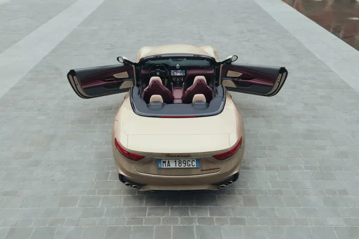 03 maserati grancabrio oro lirico