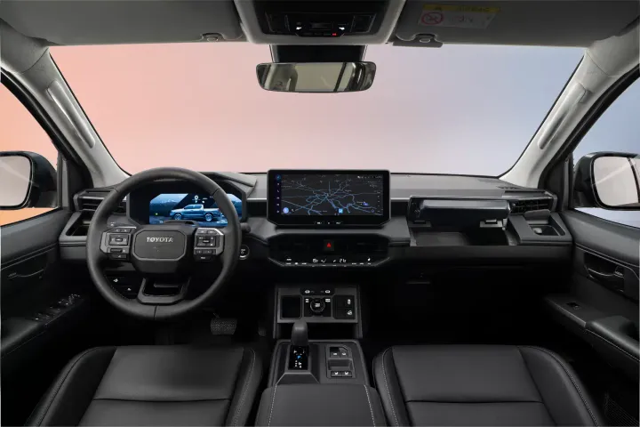 interni completi della toyota hilux di nuova generazione, schermi volante e sedili