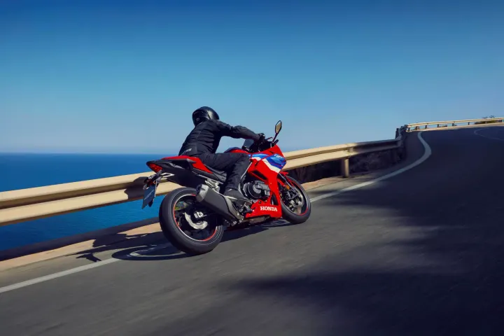 26ym-honda-cbr500r