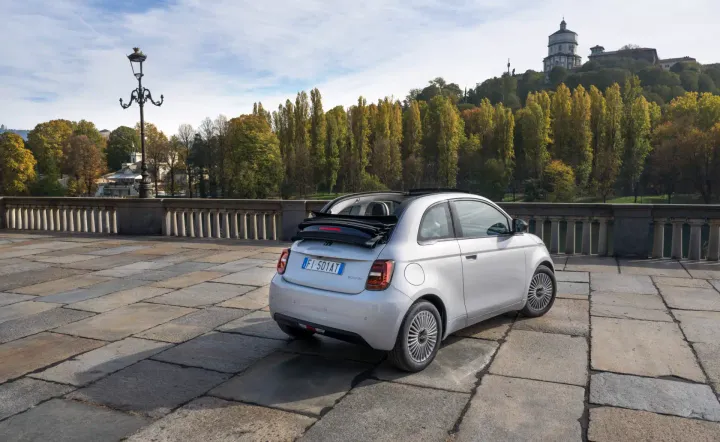 FIAT 500 hybrid cabrio