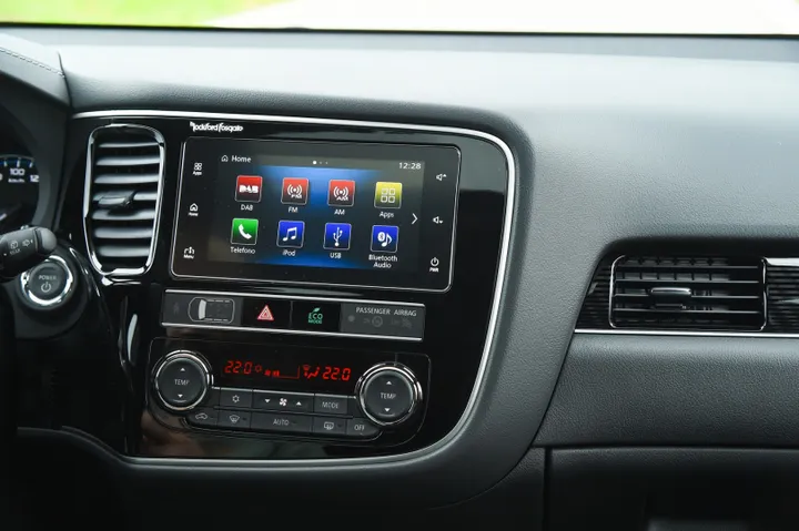 mitsubishi outlander phev 29