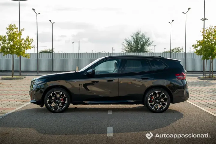 bmw x3 2025 linea laterale