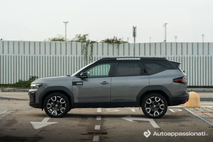dimensioni dacia bigster hybrid