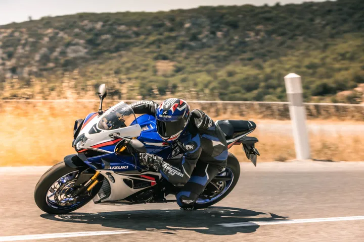 gsx-r1000r-blue-road-7-