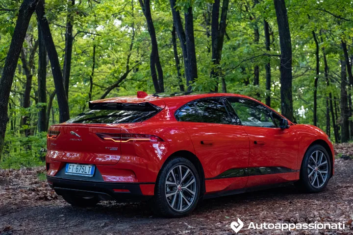 jaguar i pace posteriore