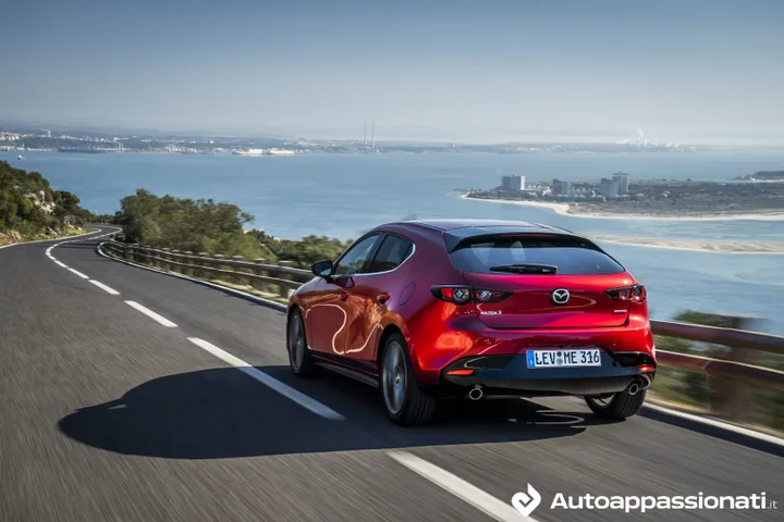 nuova mazda3 004