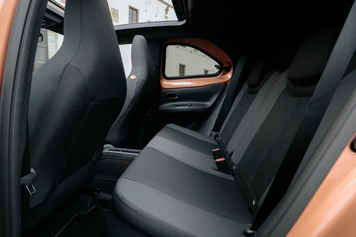 Toyota Aygo X 2026 Hybrid sedili posteriori