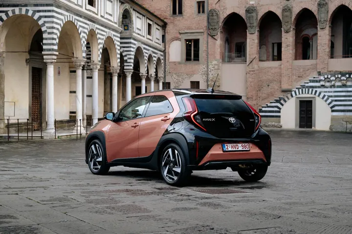 Toyota Aygo X 2026 posteriore tre quarti