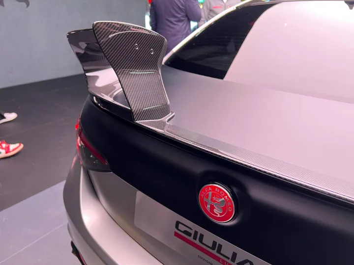 Alfa-Romeo-Giulia-Quadrifoglio-Luna-Rossa Spoiler