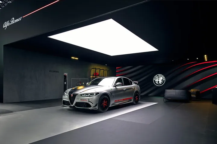 giulia quadrifoglio luna rossa