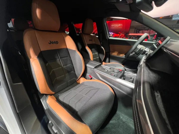 Jeep-Compass-2026 sedili