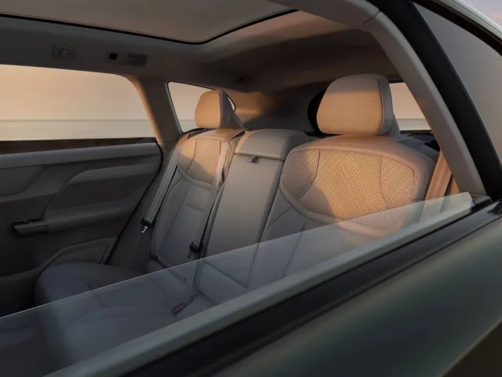 I sedili posteriori della volvo ex60 sono reclinabili