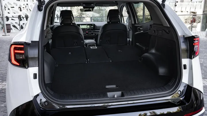 Il bagagliaio della kia sportage 2026: varia la capacità a seconda delle motorizzazioni