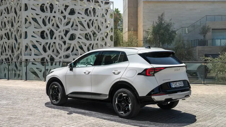 kia-new-sportage-baseline-my26-deluxe-white-static-digital-1920x1080-005