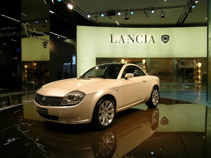 Lancia Fulvia Coupé concept esposta sullo stand Lancia al Salone di Francoforte del 2003