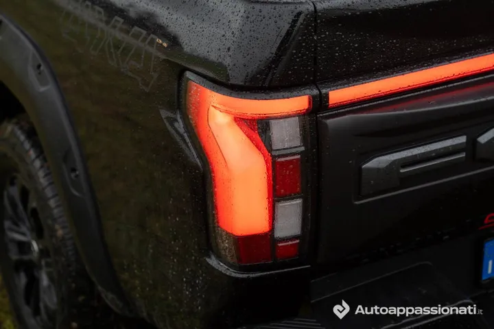 Un dettaglio del faro posteriore del Foton Tunland V9