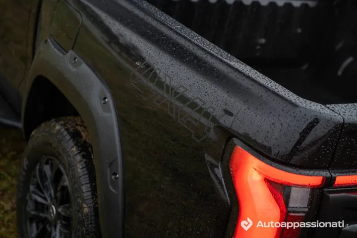 Foton Tunland V9__dettaglio faro e cassone